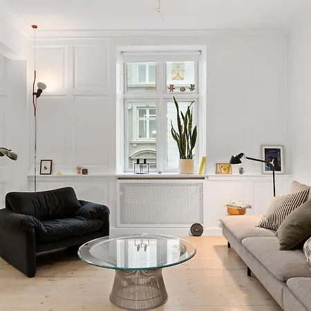 Stylish 119m2 Design Balcony Vesterbro Kopenhagen