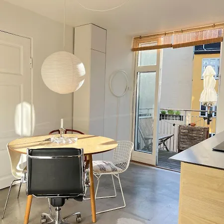 Stylish 119m2 Design Balcony Vesterbro Lägenhet Köpenhamn
